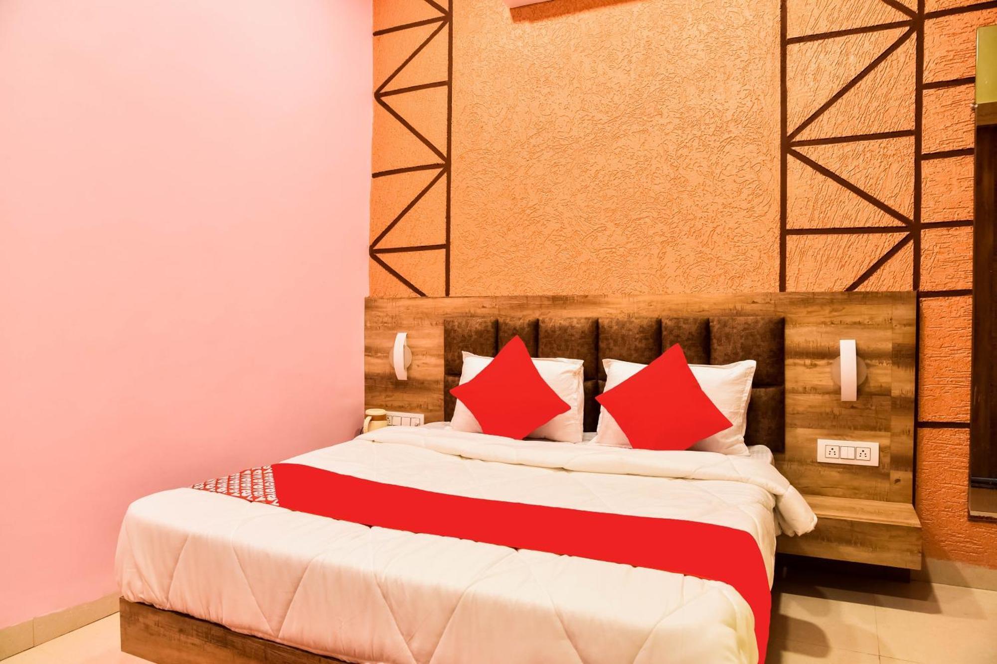OYO 78787 Hotel Manglam Palace Bhopal Bagian luar foto